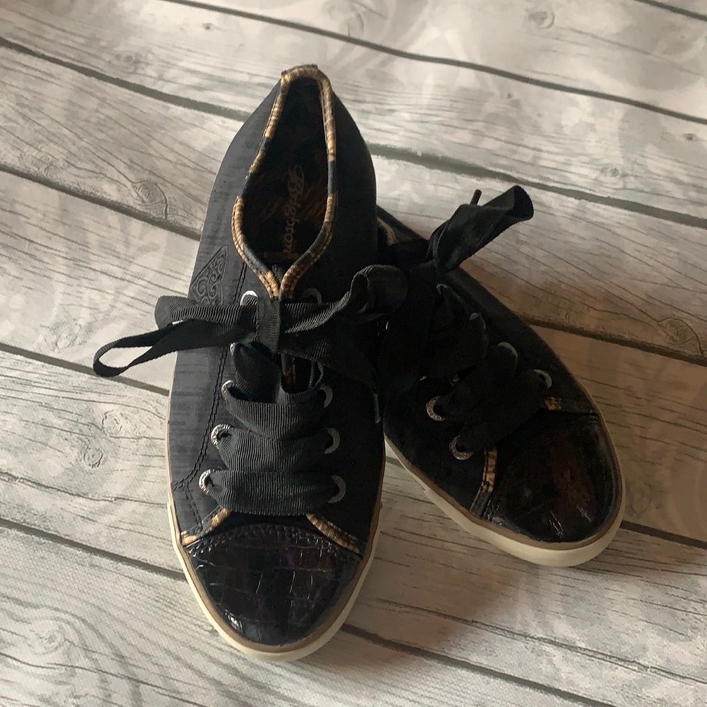 Women’s dress tennis shoes